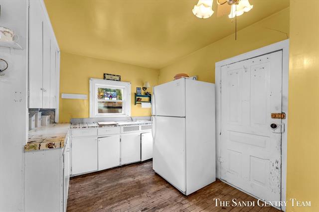 Builiding view eighteen for 201 4Th, Grand Haven, MI. 49417