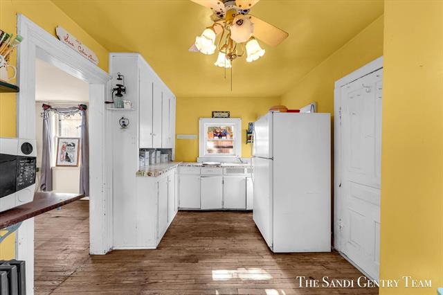 Builiding view seventeen for 201 4Th, Grand Haven, MI. 49417