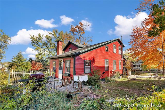 Builiding view thirty three for 201 4Th, Grand Haven, MI. 49417