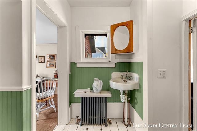 Builiding view twenty one for 201 4Th, Grand Haven, MI. 49417