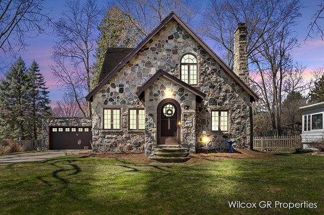 front view for 415 Charlotte Avenue Nw, Grand Rapids, Mi. 49504