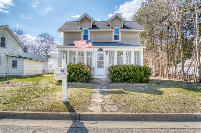 front view for 805 Farnsworth Street, Big Rapids, Mi. 49307