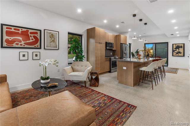 Builiding view five for 7546 Churchill, Detroit, MI. 48206