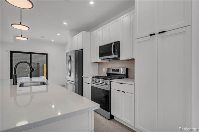 Builiding view six for 7546 Churchill, Detroit, MI. 48206