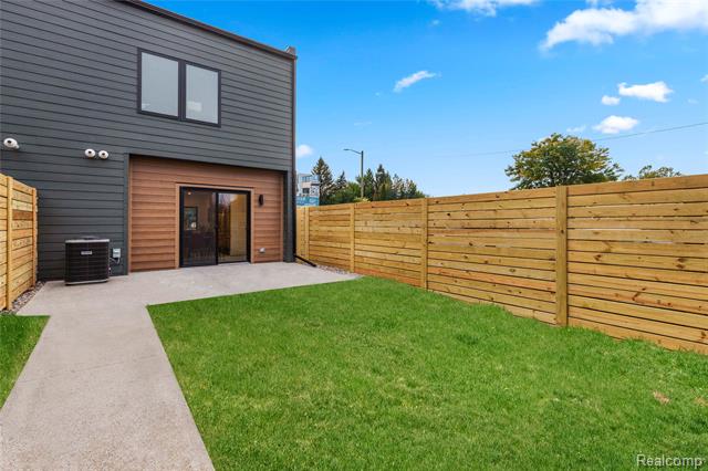 Builiding view twenty one for 7546 Churchill, Detroit, MI. 48206