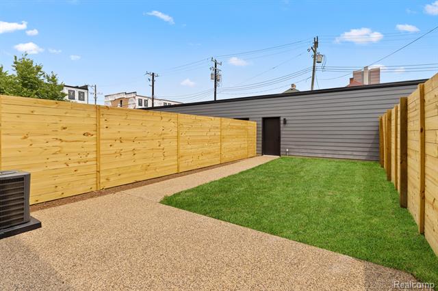 Builiding view twenty three for 7546 Churchill, Detroit, MI. 48206