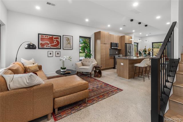 Builiding view two for 7546 Churchill, Detroit, MI. 48206