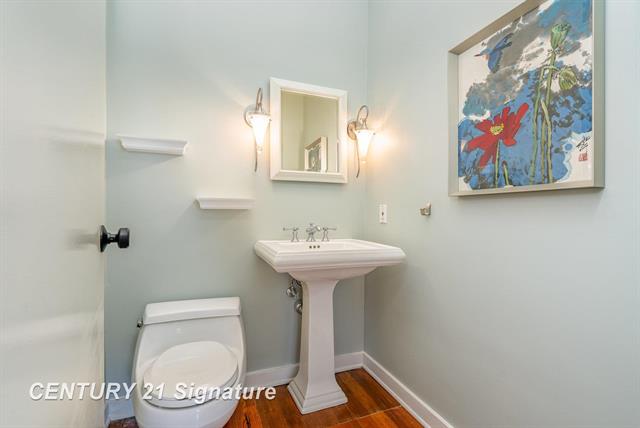 Builiding view eighteen for 105 Parkwood, Bay City, MI. 48706