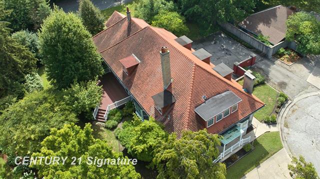 Builiding view fifty eight for 105 Parkwood, Bay City, MI. 48706