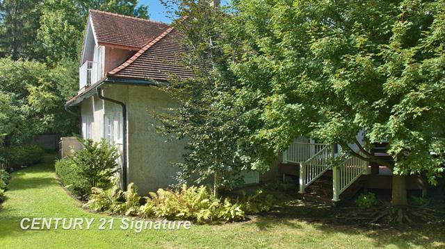 Builiding view fifty four for 105 Parkwood, Bay City, MI. 48706