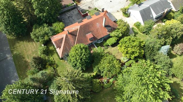 Builiding view fifty nine for 105 Parkwood, Bay City, MI. 48706