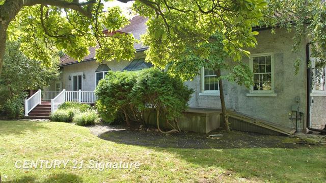 Builiding view fifty one for 105 Parkwood, Bay City, MI. 48706