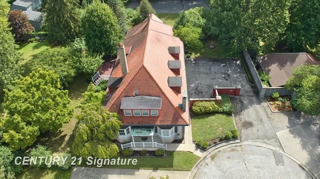 Builiding view fifty seven for 105 Parkwood, Bay City, MI. 48706