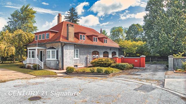 Builiding view fifty for 105 Parkwood, Bay City, MI. 48706