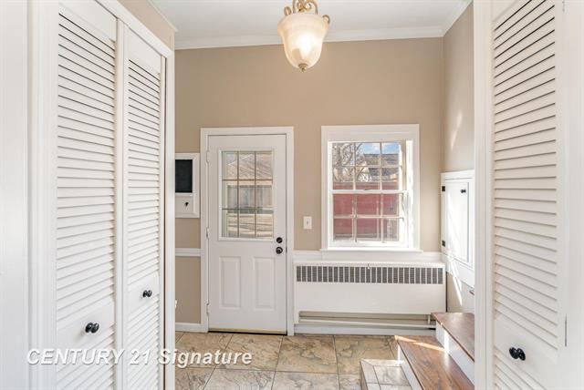 Builiding view five for 105 Parkwood, Bay City, MI. 48706