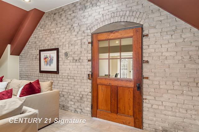 Builiding view forty five for 105 Parkwood, Bay City, MI. 48706