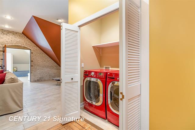 Builiding view forty one for 105 Parkwood, Bay City, MI. 48706