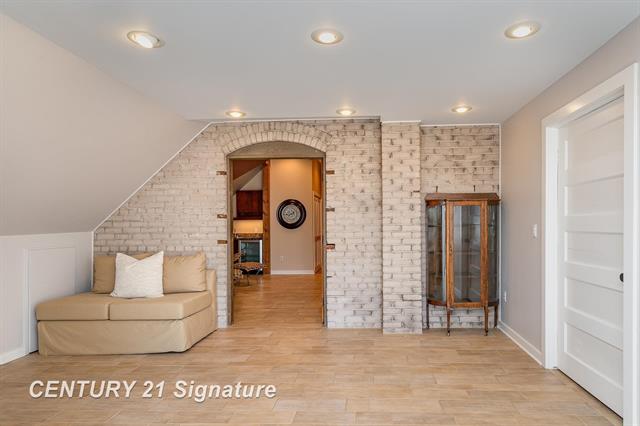 Builiding view forty seven for 105 Parkwood, Bay City, MI. 48706