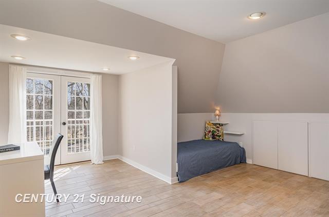 Builiding view forty six for 105 Parkwood, Bay City, MI. 48706