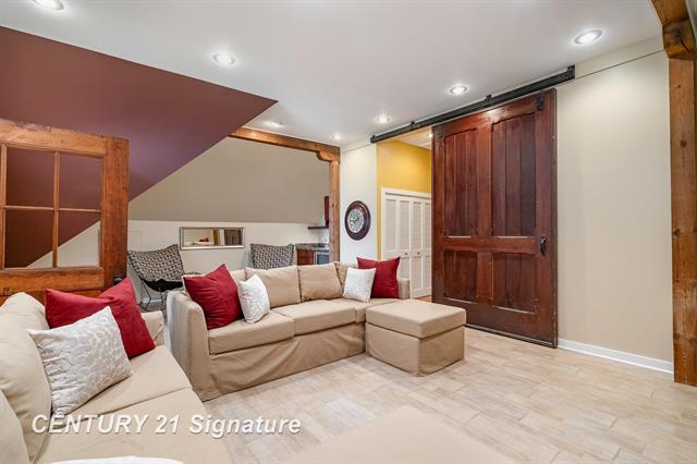 Builiding view forty three for 105 Parkwood, Bay City, MI. 48706