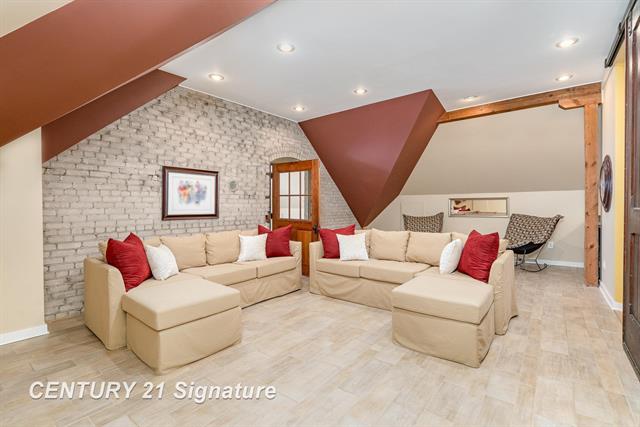 Builiding view forty two for 105 Parkwood, Bay City, MI. 48706