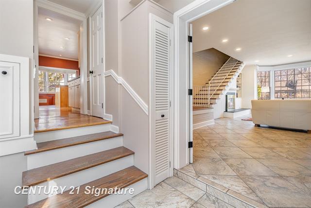 Builiding view four for 105 Parkwood, Bay City, MI. 48706