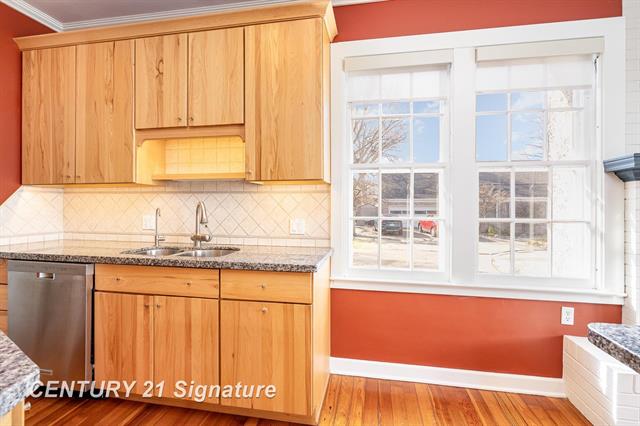 Builiding view fourteen for 105 Parkwood, Bay City, MI. 48706