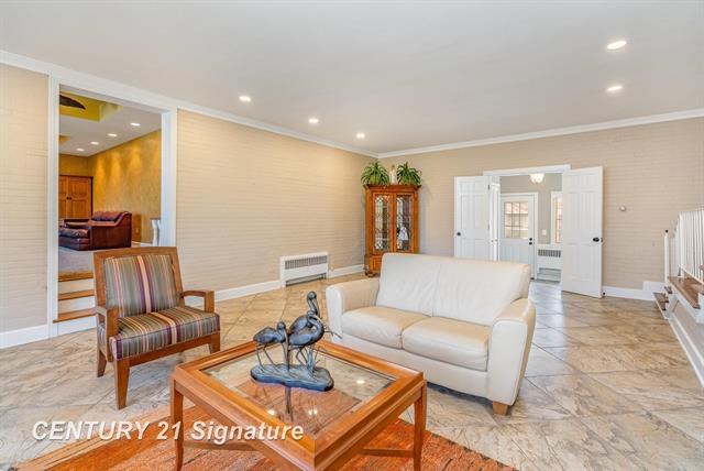 Builiding view seven for 105 Parkwood, Bay City, MI. 48706