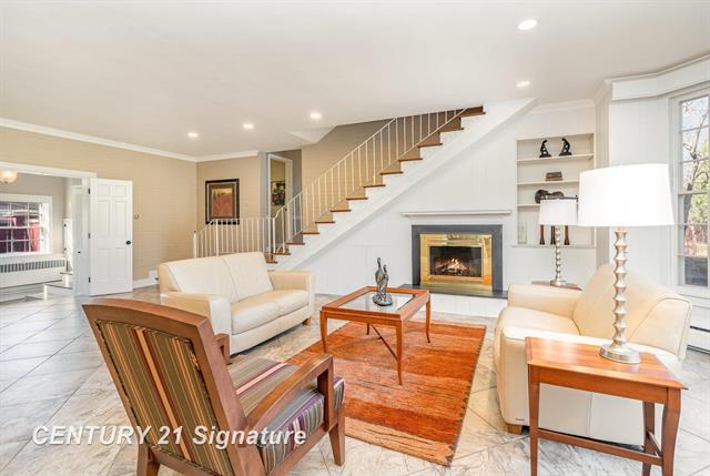 Builiding view six for 105 Parkwood, Bay City, MI. 48706