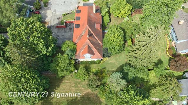 Builiding view sixty for 105 Parkwood, Bay City, MI. 48706