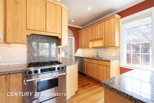 Builiding view thirteen for 105 Parkwood, Bay City, MI. 48706