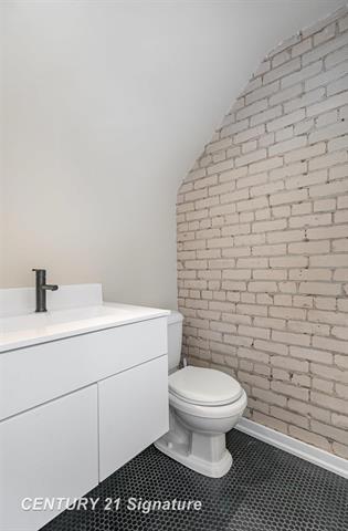 Builiding view thirty five for 105 Parkwood, Bay City, MI. 48706