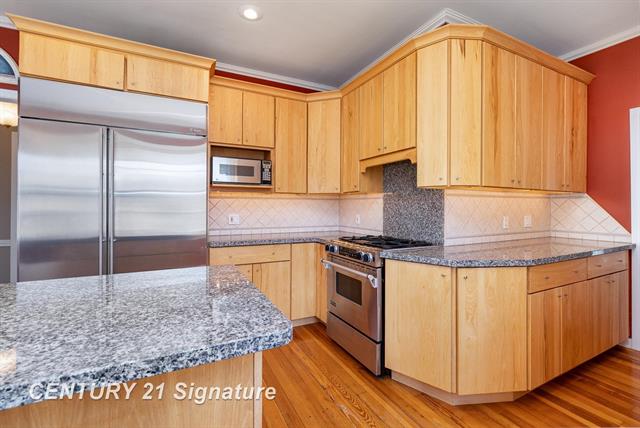 Builiding view twelve for 105 Parkwood, Bay City, MI. 48706