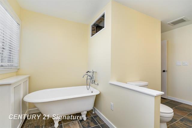 Builiding view twenty nine for 105 Parkwood, Bay City, MI. 48706