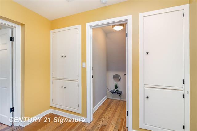 Builiding view twenty one for 105 Parkwood, Bay City, MI. 48706