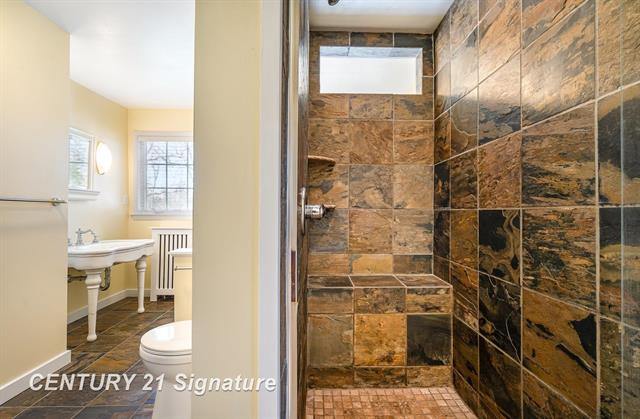 Builiding view twenty seven for 105 Parkwood, Bay City, MI. 48706