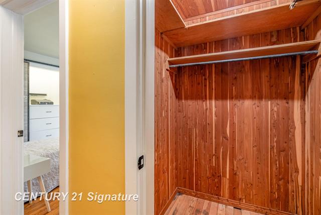 Builiding view twenty two for 105 Parkwood, Bay City, MI. 48706