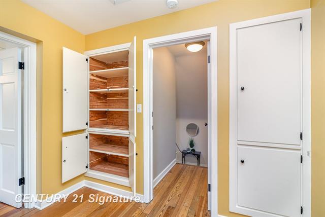 Builiding view twenty for 105 Parkwood, Bay City, MI. 48706