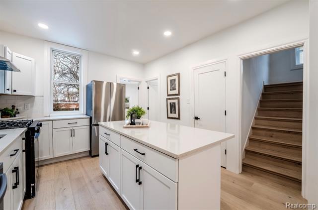 Builiding view eight for 1759 Fischer, Detroit, MI. 48214