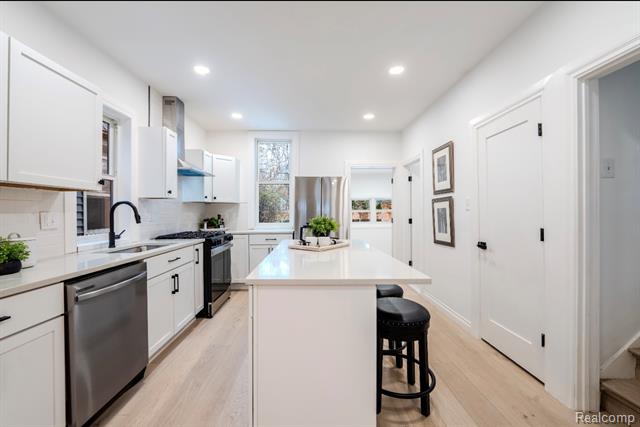 Builiding view five for 1759 Fischer, Detroit, MI. 48214