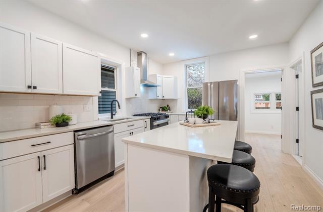 Builiding view six for 1759 Fischer, Detroit, MI. 48214