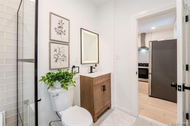 Builiding view ten for 1759 Fischer, Detroit, MI. 48214