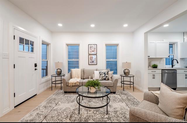 Builiding view twenty three for 1759 Fischer, Detroit, MI. 48214