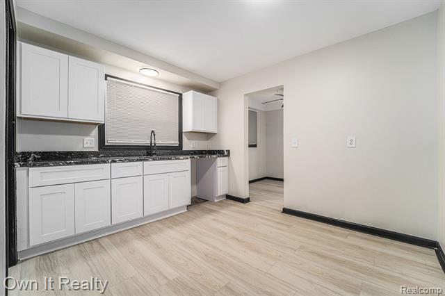 Builiding view eight for 19147 Redfern, Detroit, MI. 48219