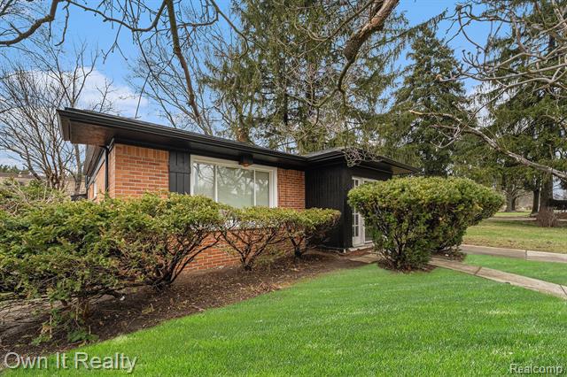 Builiding view one for 19147 Redfern, Detroit, MI. 48219