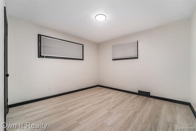 Builiding view thirteen for 19147 Redfern, Detroit, MI. 48219