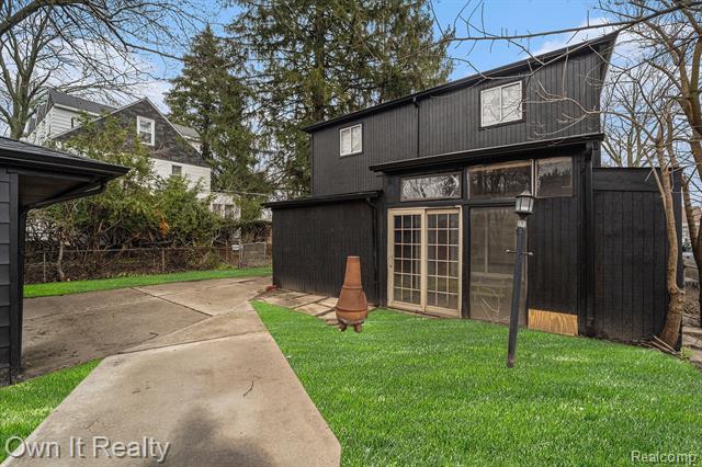 Builiding view twenty four for 19147 Redfern, Detroit, MI. 48219