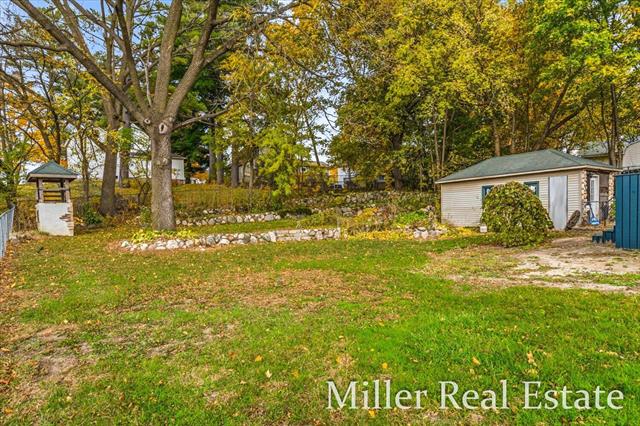 Builiding view thirty three for 303 Colfax, Hastings, MI. 49058