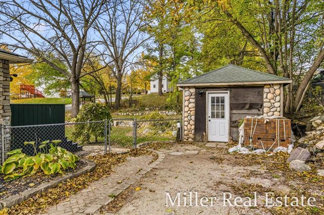 Builiding view thirty two for 303 Colfax, Hastings, MI. 49058