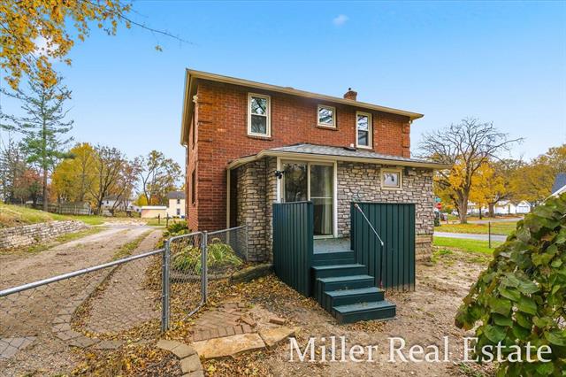 Builiding view twenty eight for 303 Colfax, Hastings, MI. 49058